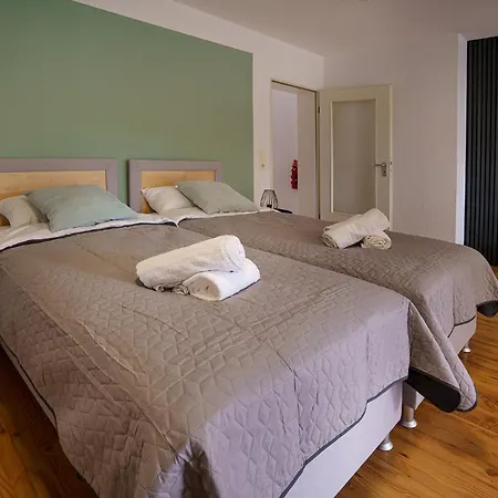 Immostay #2 -moderne Mit Zwei Balkonen, Wlan & Parkmoeglichkeit * שטור