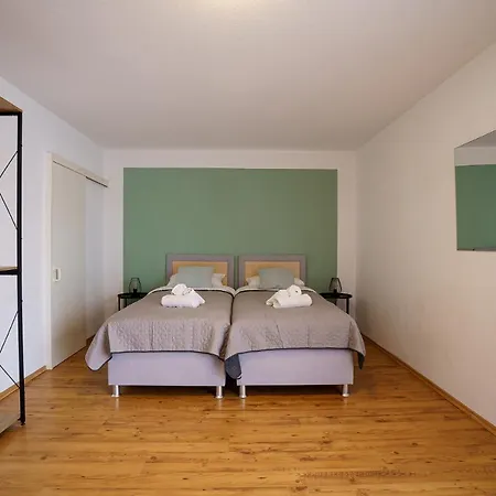 Immostay #2 -moderne Mit Zwei Balkonen, Wlan & Parkmoeglichkeit שטור