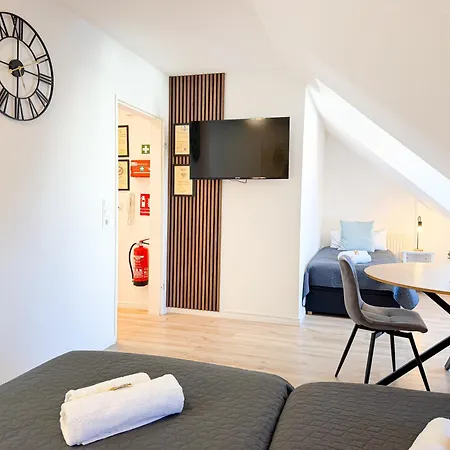 Immostay - 2 Mit Balkon, Wifi & Homeoffice דירה *